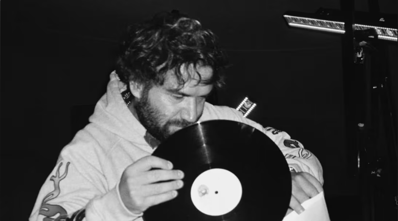 Deviant: TOUCH OF DER, David Triana & FRIENDS