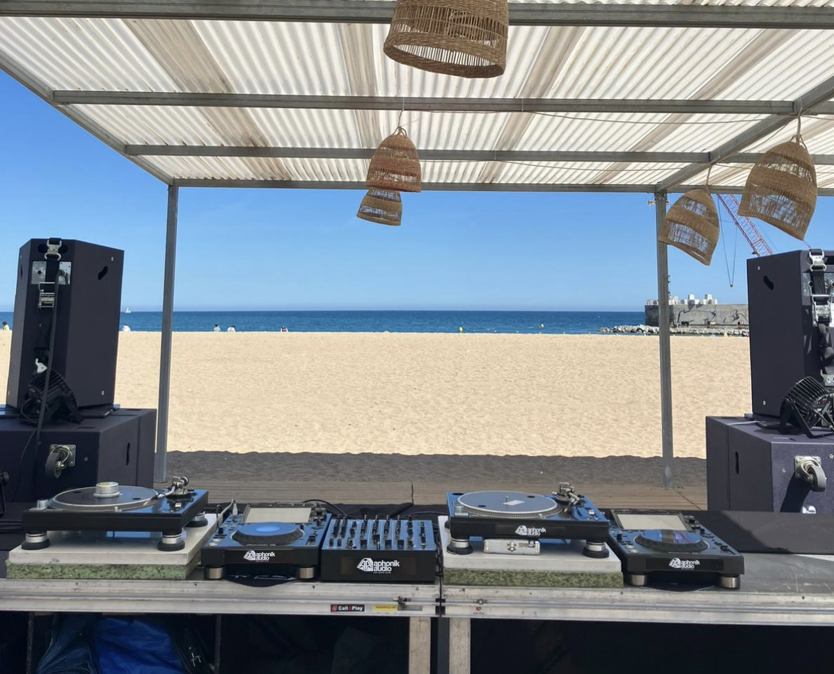 Heels & Souls On The Beach: Liquid Earth, Oriana, acidheaven, Perro Jimbo, VIKk