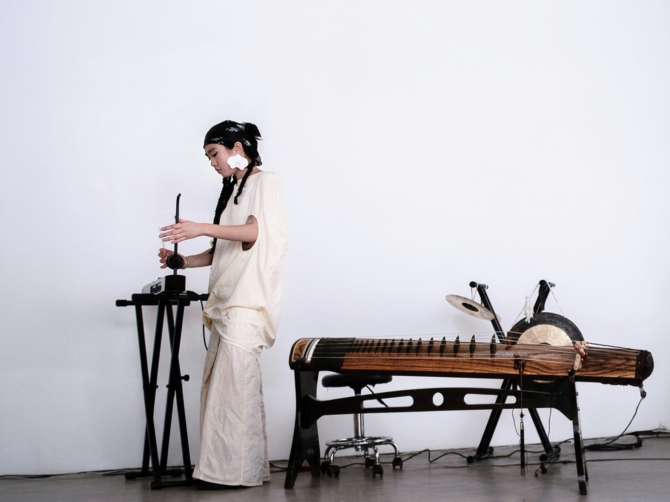 Shìshēng 势声: as unspoken sounds 不言之声 . Zhuyang Liu