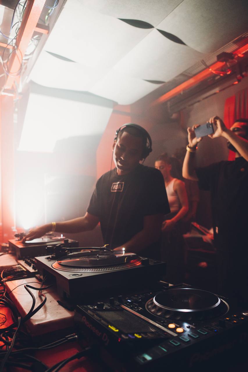 LM (Dance, Shake, Swing!)