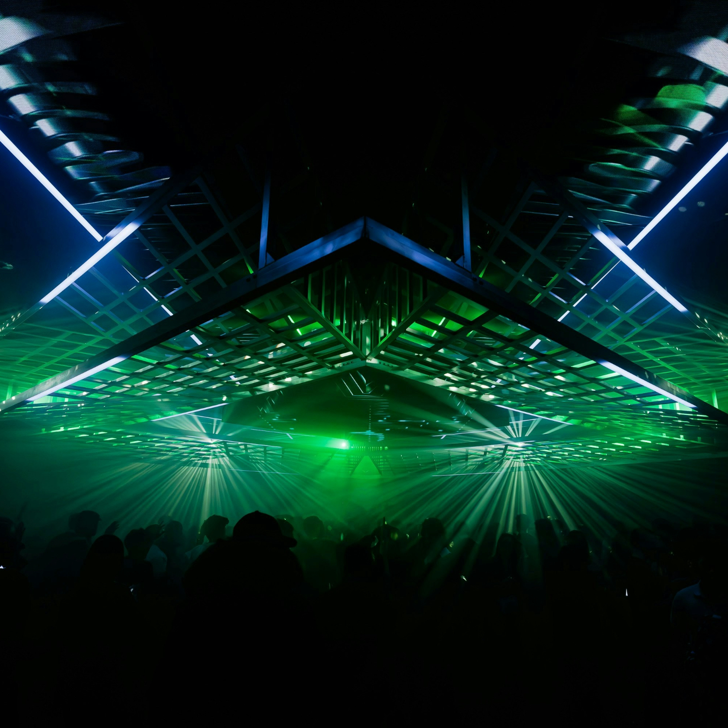Juany Bravo (MAKE THE GIRLS DANCE), David Tort + SPECIAL GUESTS