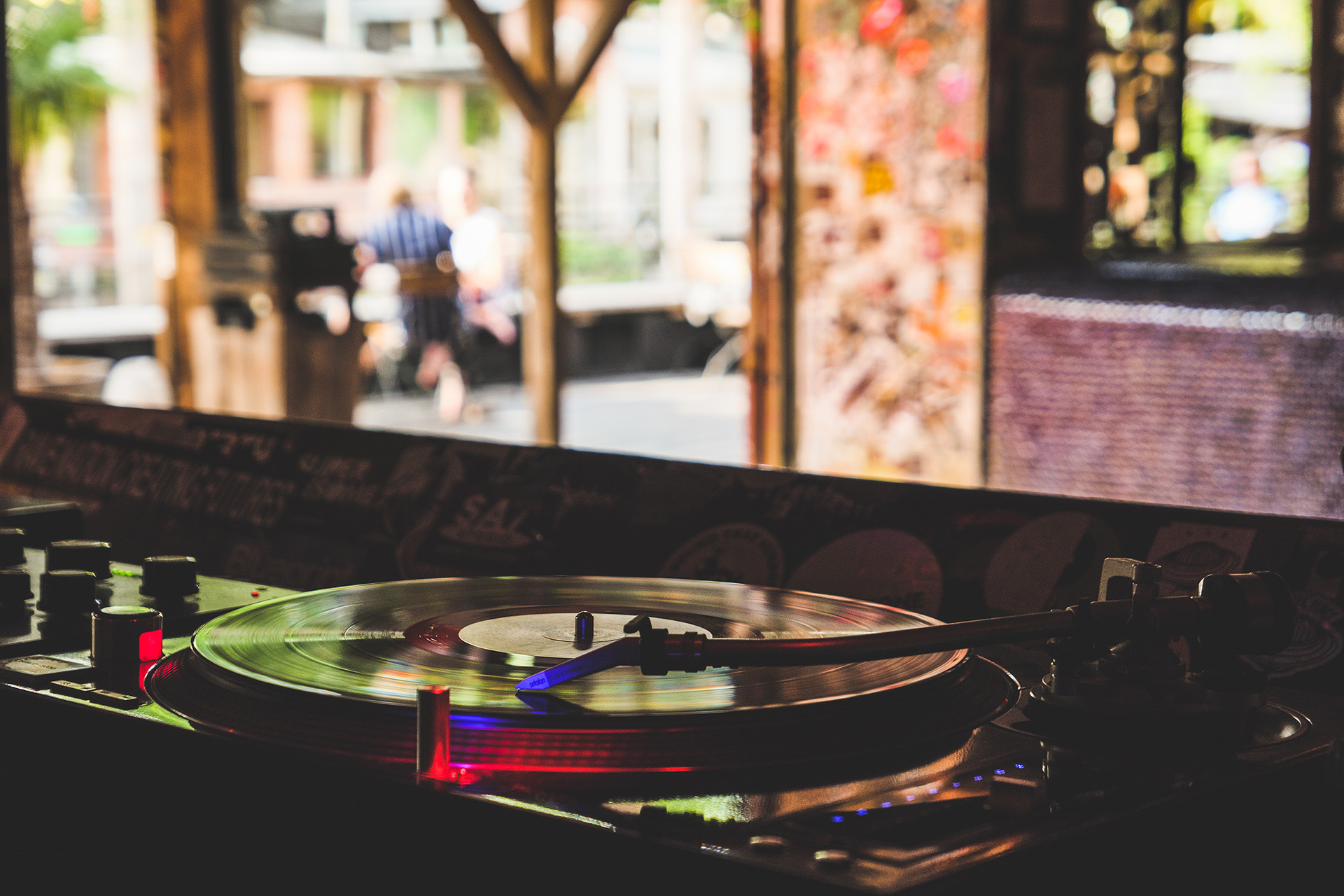 We Play Vinyl