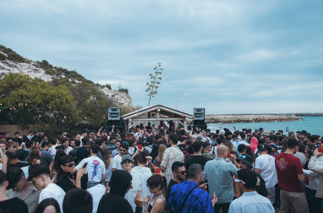 FREE OPEN AIR BEACH PARTY