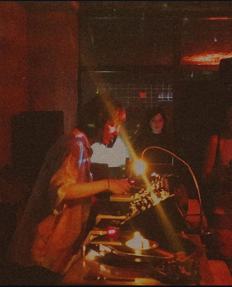 Mari.te at Dark Room