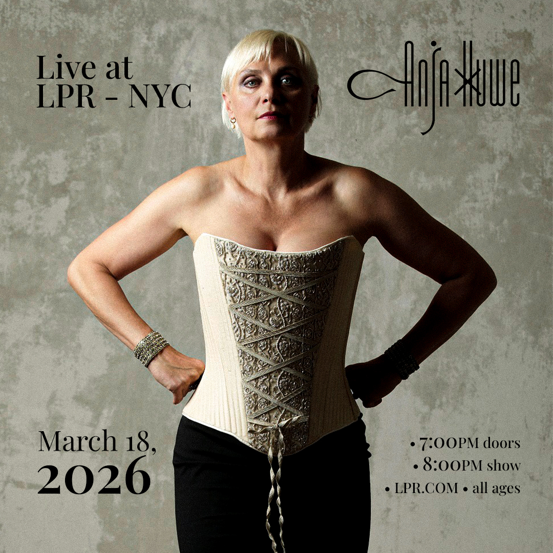 Anja Huwe (Xmal Deutschland)